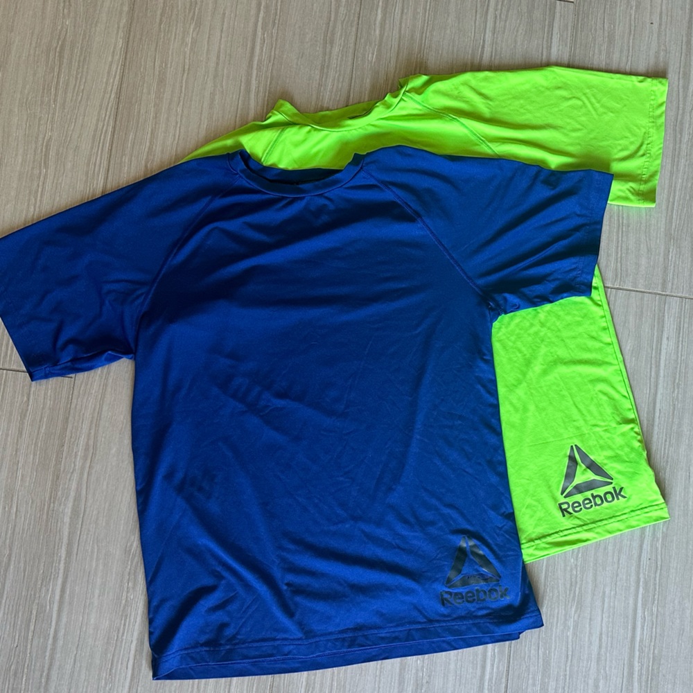 EUC 2-pack men’s sz Medium Reebok’s ports shirts.